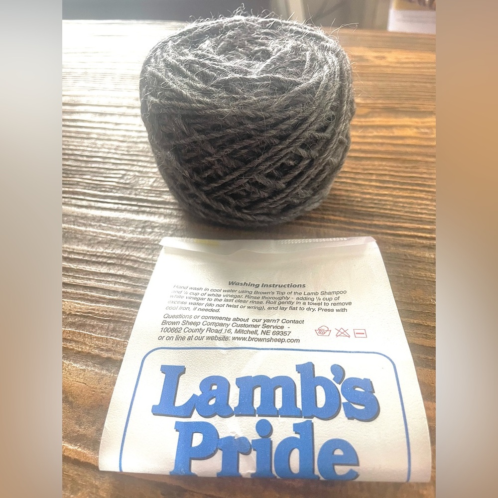 Brown Sheep Lamb's Pride Worsted Yarn 1M04
Charcoal Heather 1 wound cake
